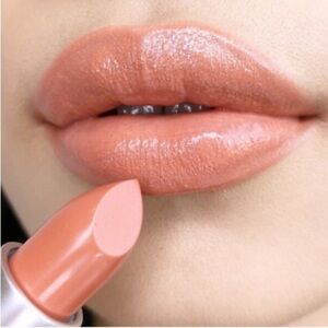 MAC Soft Kisses Cremesheen with clear cap